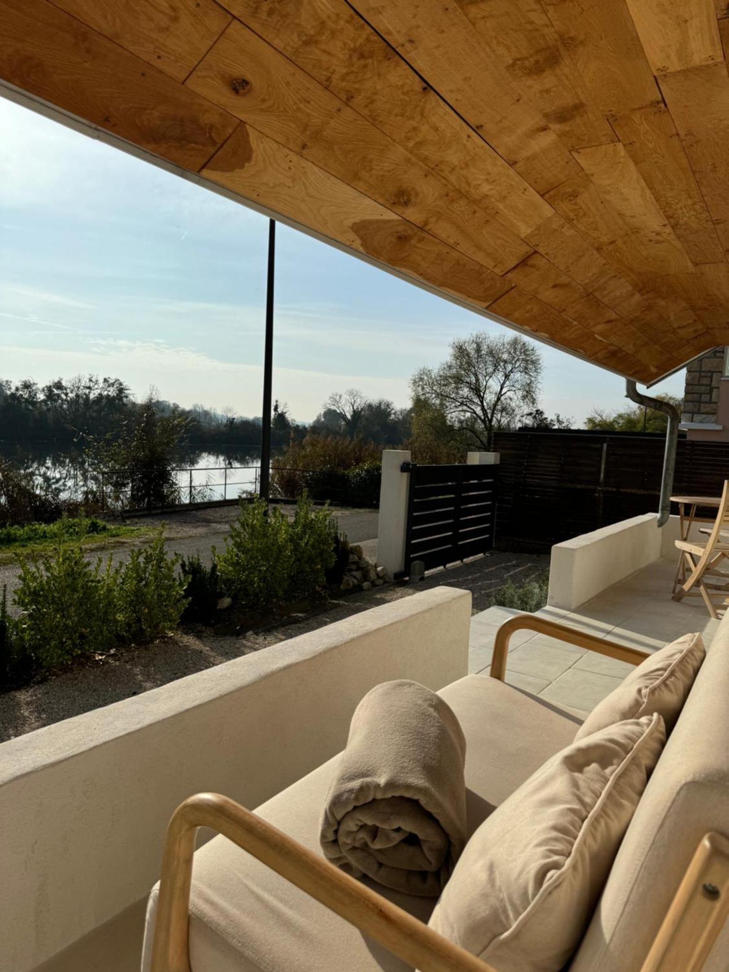Maison Au Bord De L'Eau Les Roches Rochefort-sur-Nenon Eksteriør billede